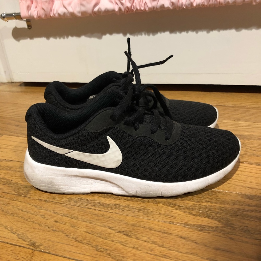 Nike Tanjun Kids shoes